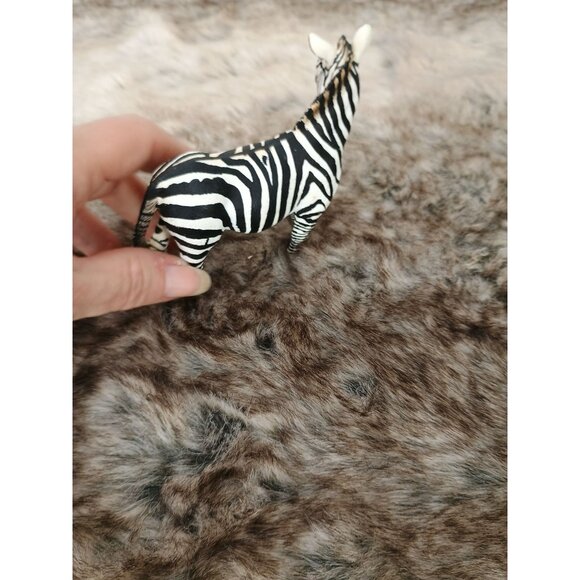 Schleich Zebra Figurine Realistic Animal Toy Collectible Black & White Hand-Pain - Picture 2 of 8